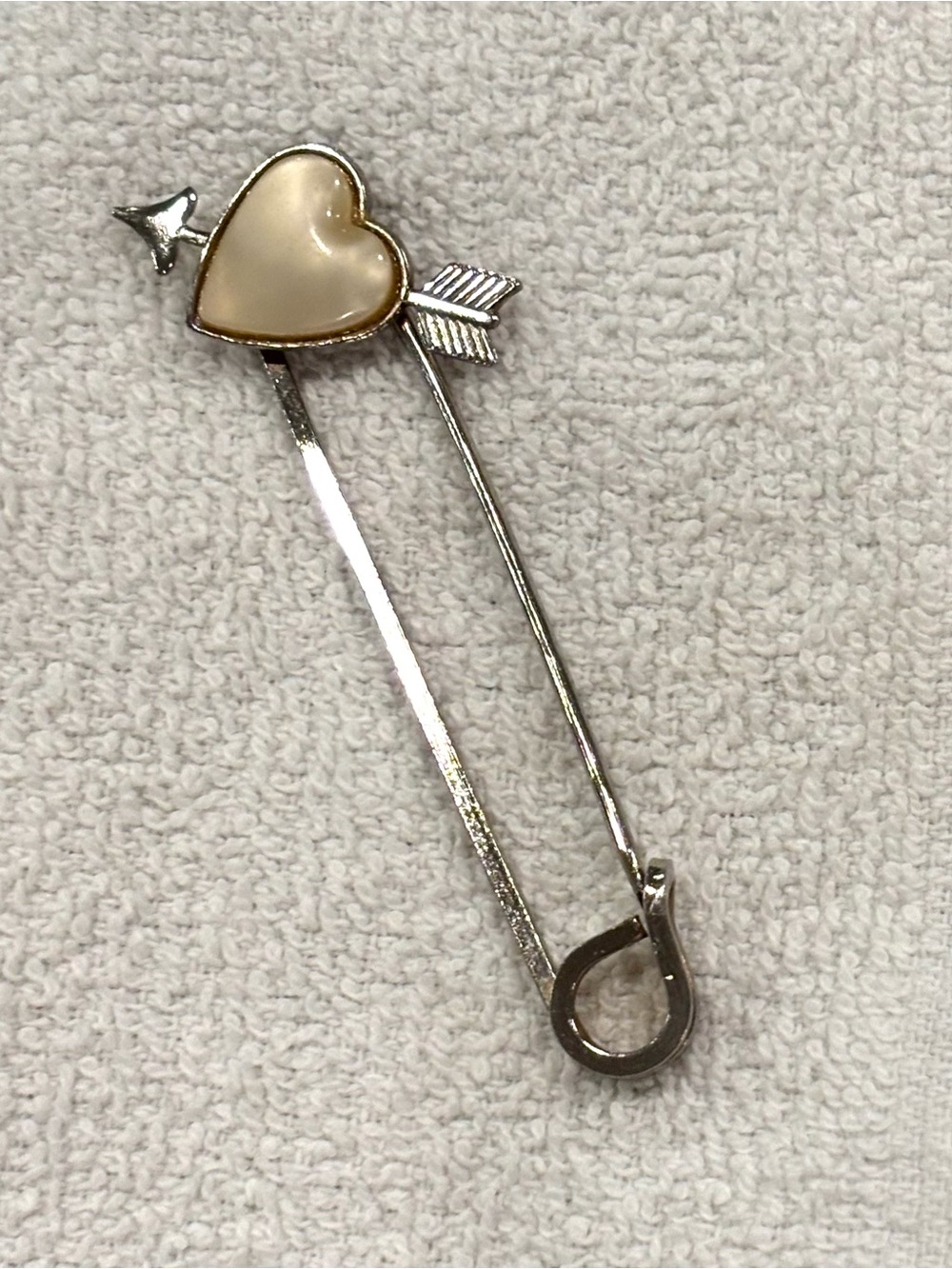 Mother of Pearl Arrow Kilt or Skirt Pin - VTG